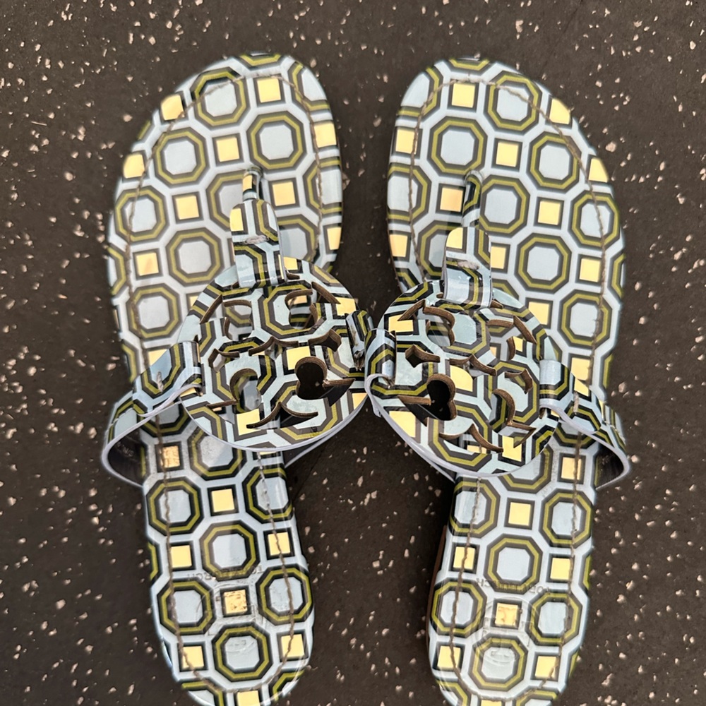 Tory Burch millers size 6 patterned